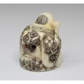 netsuke Hotei. fildes natural. perioada Meiji. Japonia cca 1880-1910